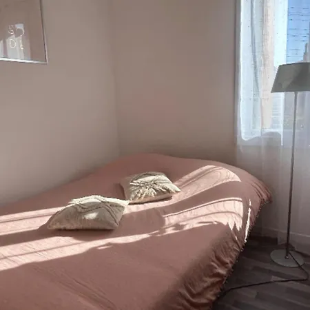 Cozy Seafront Studio
