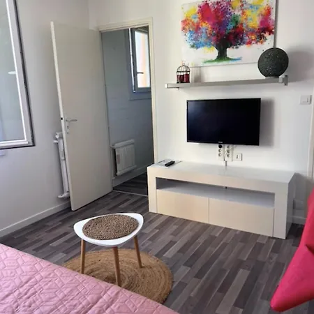 Cozy Seafront Studio Apartment *